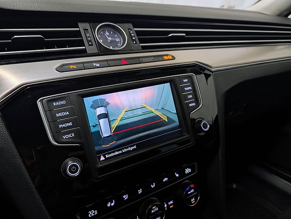 Volkswagen Passat 9 of 15
