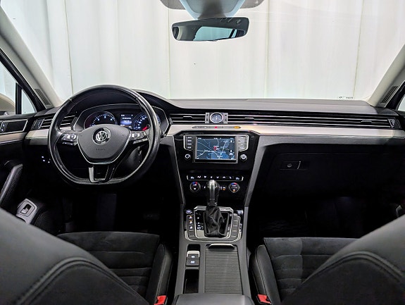 Volkswagen Passat 7 of 15