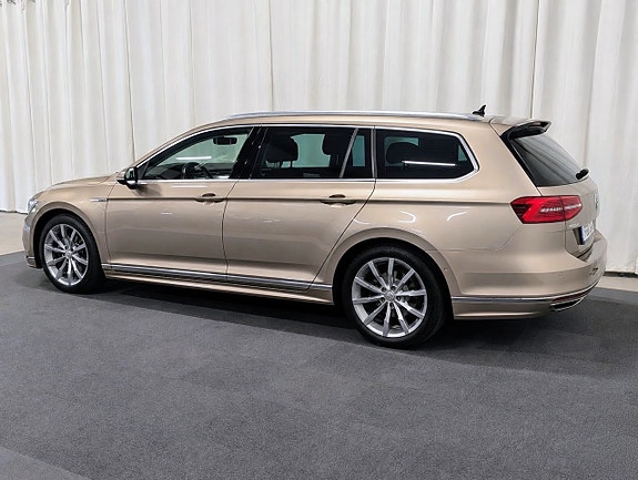 Volkswagen Passat 3 of 15