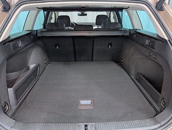 Volkswagen Passat 14 of 15