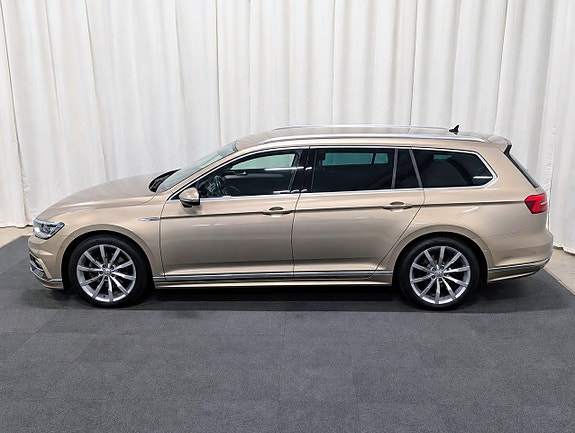 Volkswagen Passat 2 of 15