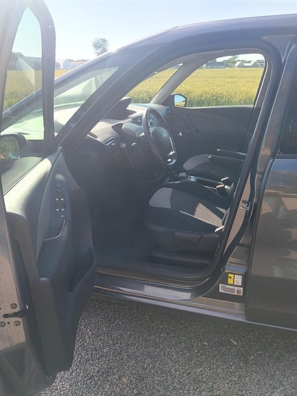 Citroen Grand C4 Picasso 8 of 14