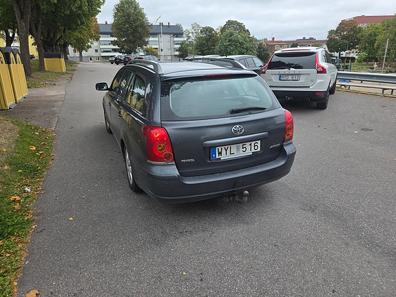 Toyota Avensis 4 of 4