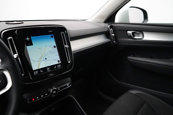 Volvo XC40 10 of 23