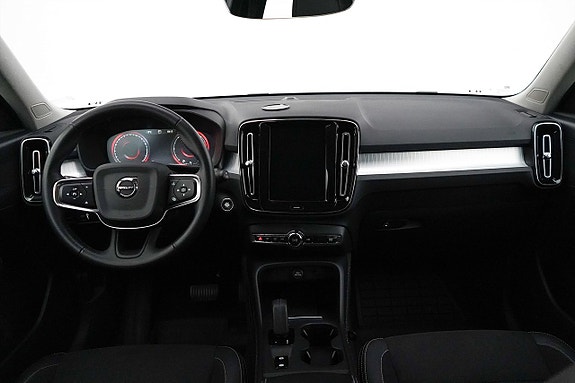 Volvo XC40 8 of 23