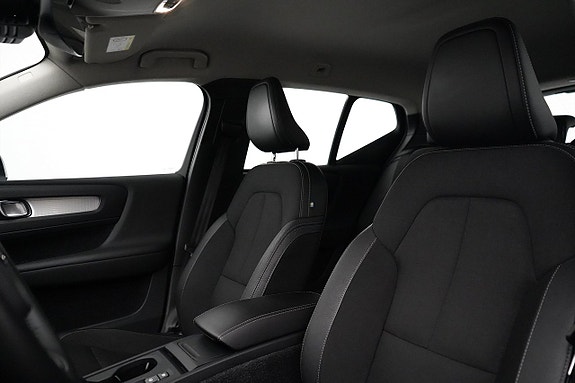 Volvo XC40 6 of 23