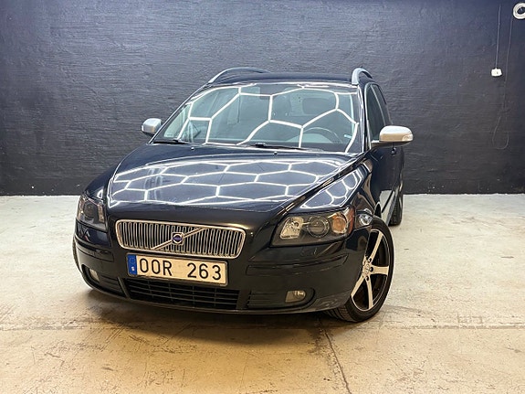 Volvo V50 2 of 18