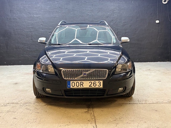Volvo V50 3 of 18