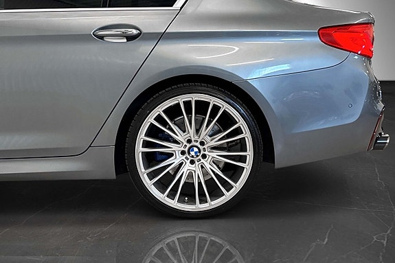 BMW 540i 5 of 30