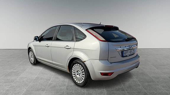 Ford Focus 2 of 9