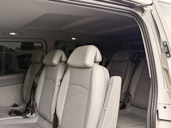Mercedes-Benz Viano 11 of 12