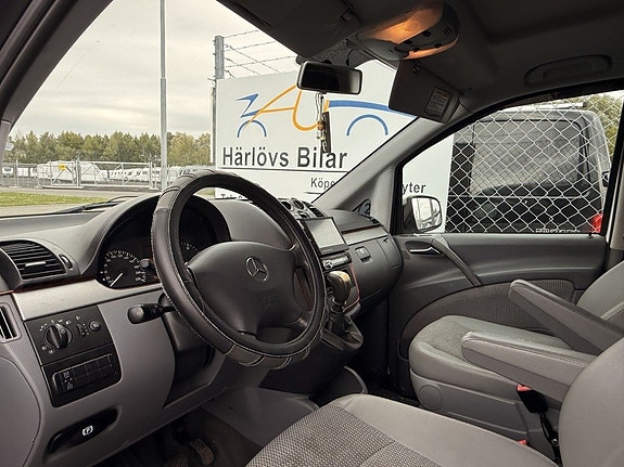 Mercedes-Benz Viano 7 of 12