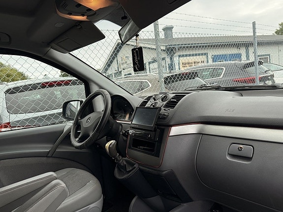 Mercedes-Benz Viano 8 of 12