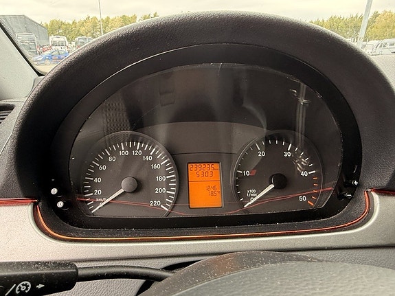 Mercedes-Benz Viano 12 of 12