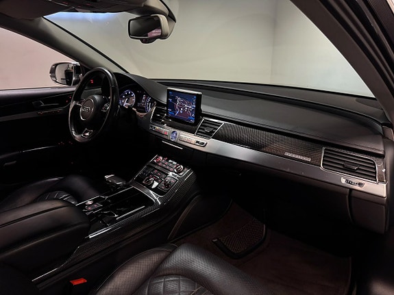 Audi S8 25 of 30