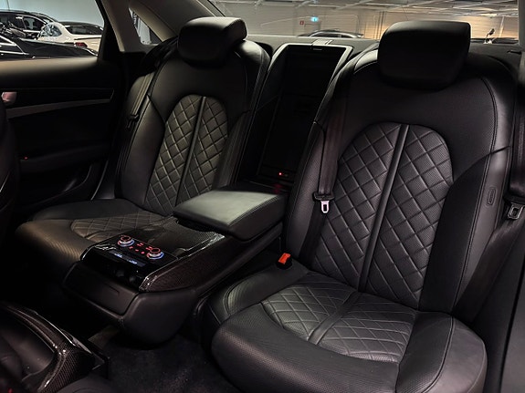 Audi S8 30 of 30