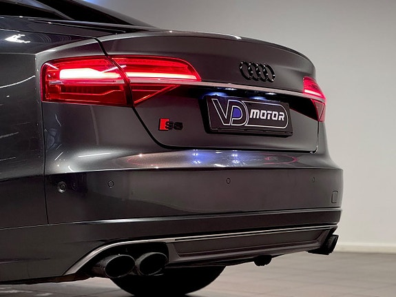Audi S8 12 of 30