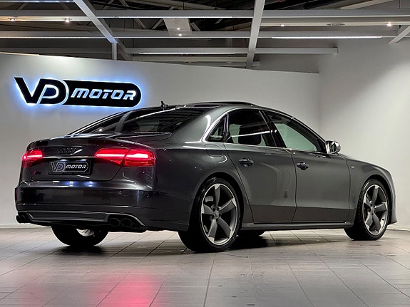Audi S8 5 of 30