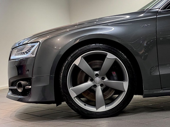 Audi S8 9 of 30