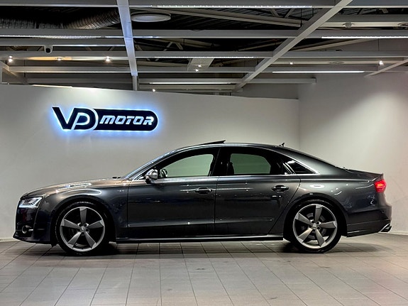 Audi S8 2 of 30