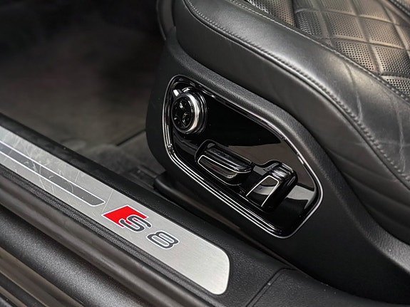Audi S8 24 of 30