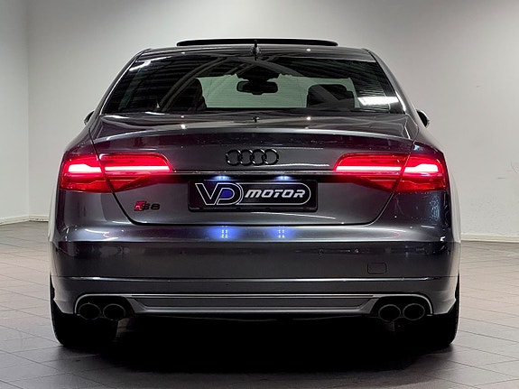 Audi S8 7 of 30