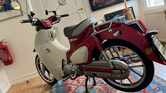 Honda Super Cub 125 med 0 mil ock 0 brukare 2 of 12