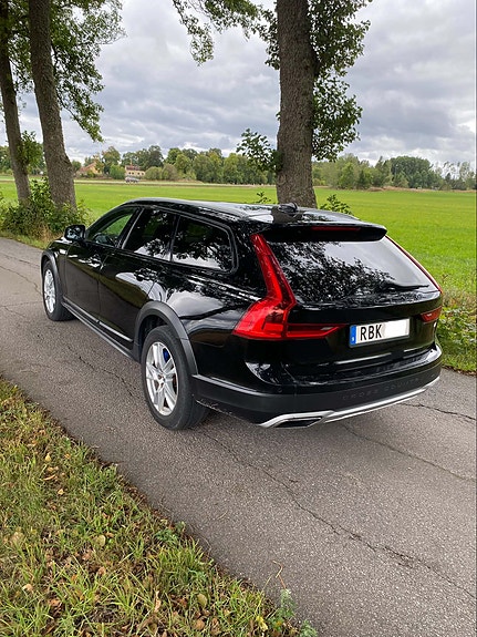 Volvo V90 Cross Country 3 of 13