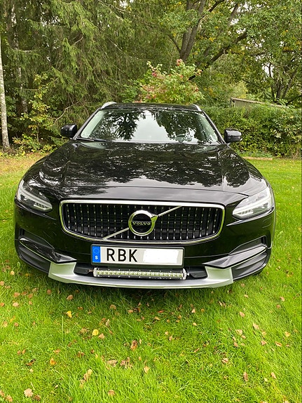 Volvo V90 Cross Country 2 of 13