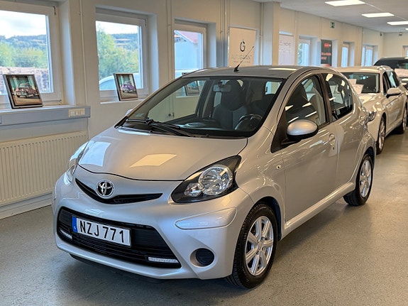 Toyota Aygo 5 of 30