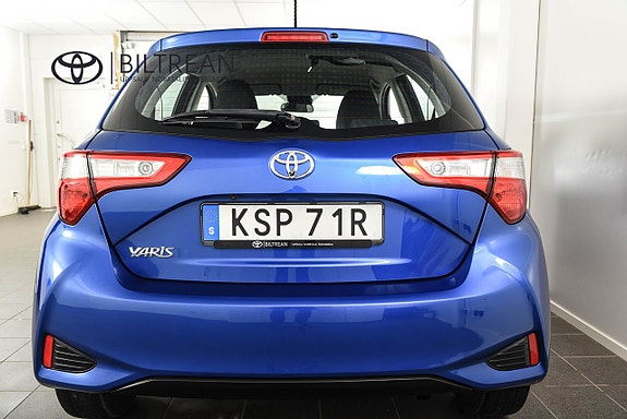 Toyota Yaris 17 of 17