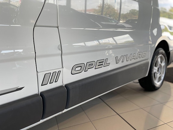 Opel Vivaro 7 of 16