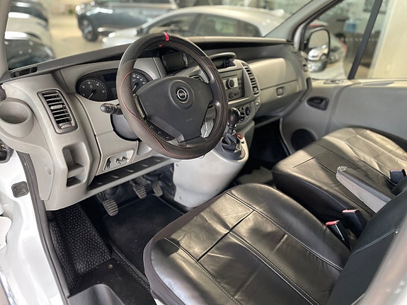 Opel Vivaro 9 of 16