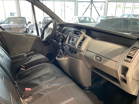 Opel Vivaro 13 of 16