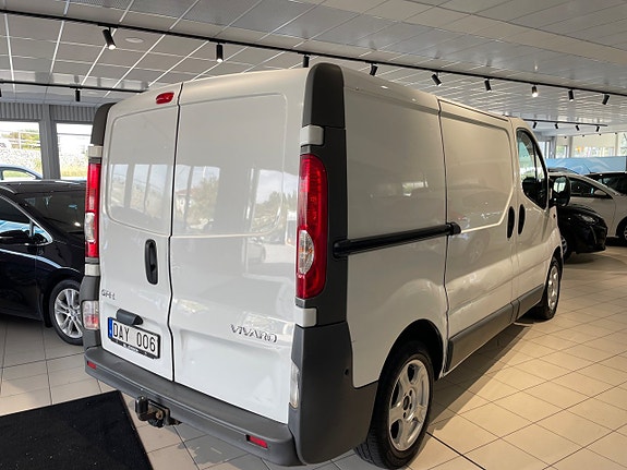 Opel Vivaro 4 of 16