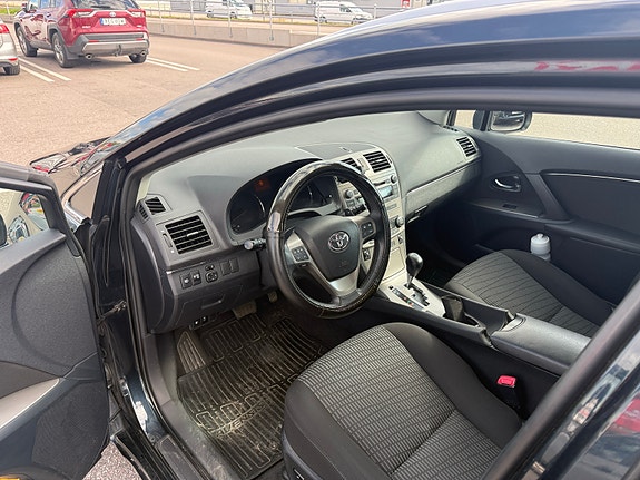Toyota Avensis 14 of 19