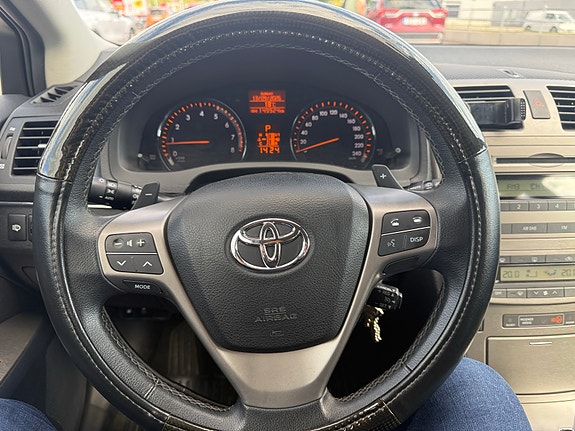Toyota Avensis 11 of 19