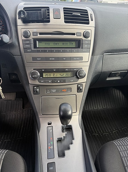Toyota Avensis 9 of 19