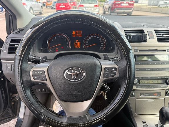 Toyota Avensis 13 of 19
