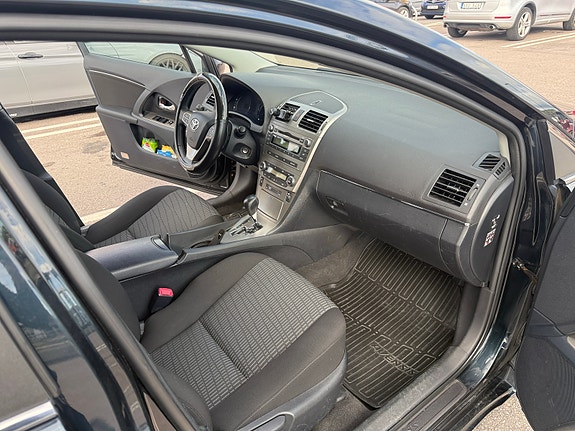 Toyota Avensis 15 of 19