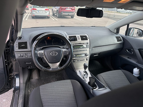 Toyota Avensis 7 of 19