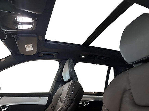 Volvo XC90 15 of 25