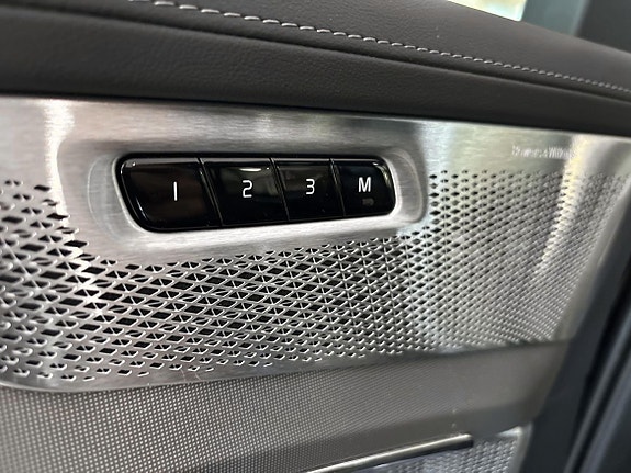 Volvo XC90 14 of 25
