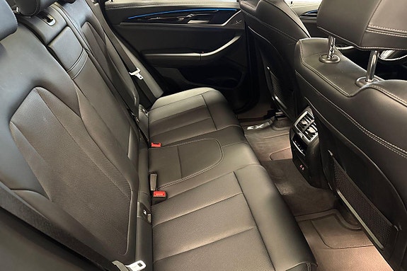 BMW iX3 7 of 19
