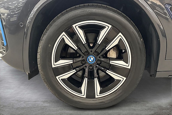 BMW iX3 14 of 19