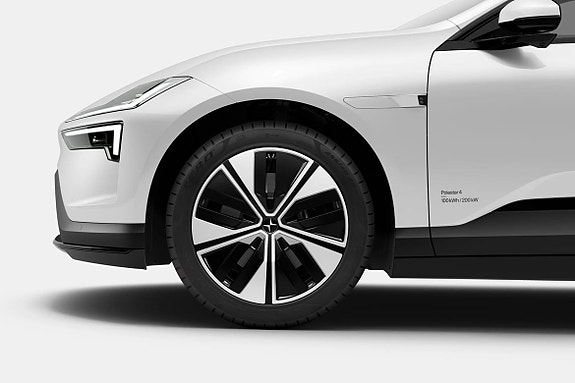 Polestar 4 7 of 13