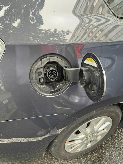 Toyota Prius Plug-in Hybrid 5 of 10