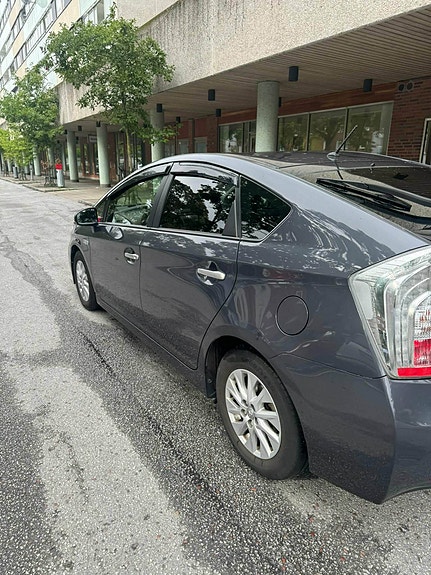 Toyota Prius Plug-in Hybrid 2 of 10
