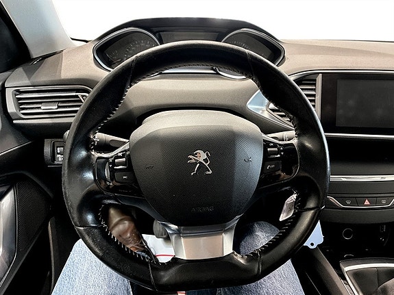 Peugeot 308 SW 7 of 15