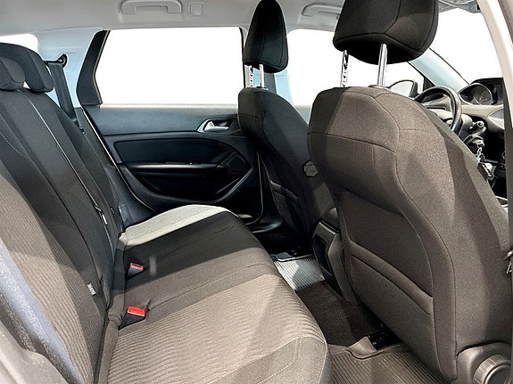 Peugeot 308 SW 12 of 15